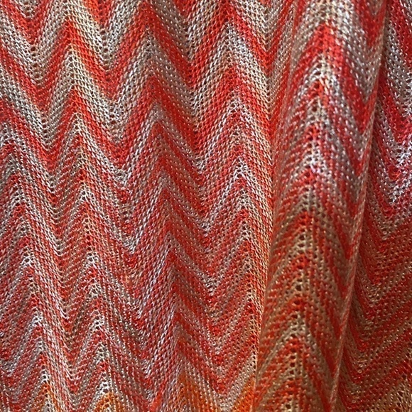 CB Cato brand Size M pleated bottom short sleeve top - Picture 7 of 7